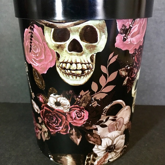 Halloween 2 Wick Candle Skull Roses Keys Locket - Picture 7 of 7